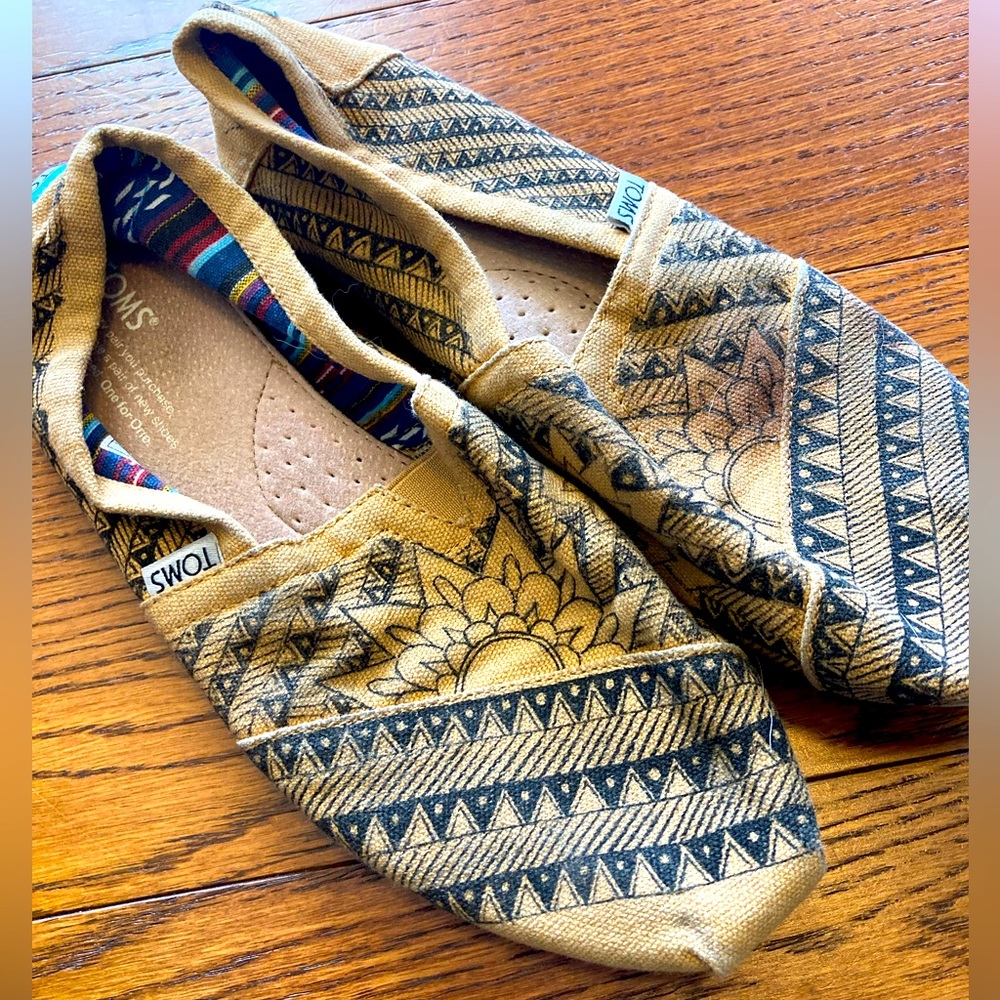 Custom Art TOMS